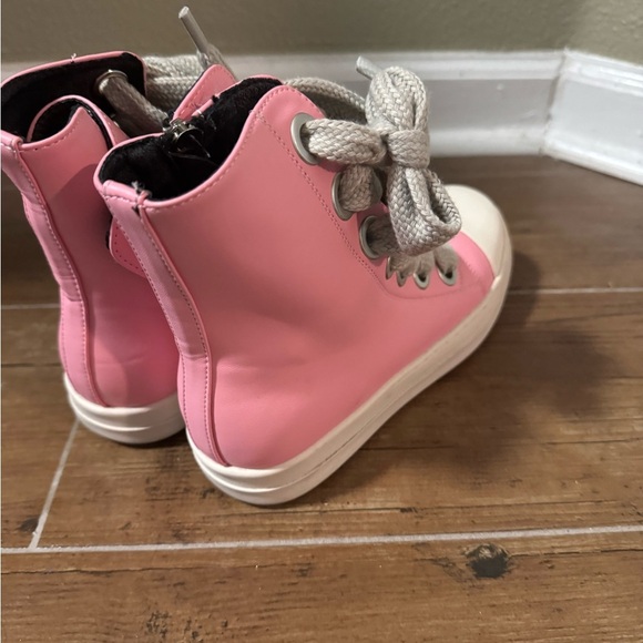 Pink High-Top Sneakers with Chunky Laces (Size 39 / US 8) - Picture 3 of 7